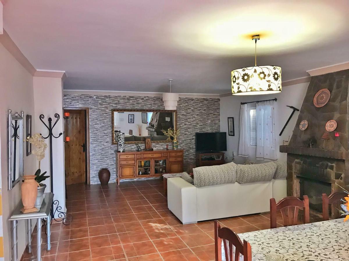 Villa Las Mercedes Нерха Екстериор снимка