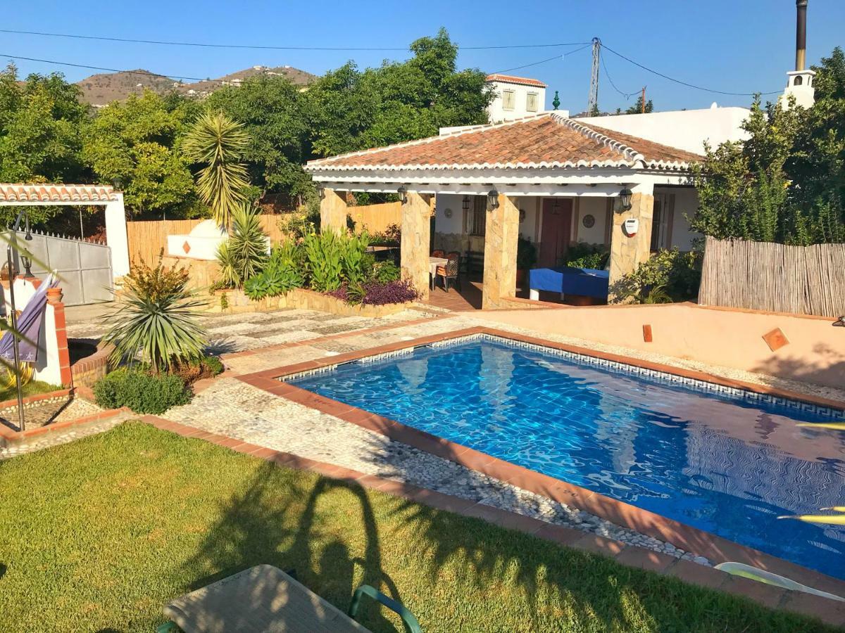 Villa Las Mercedes Нерха Екстериор снимка